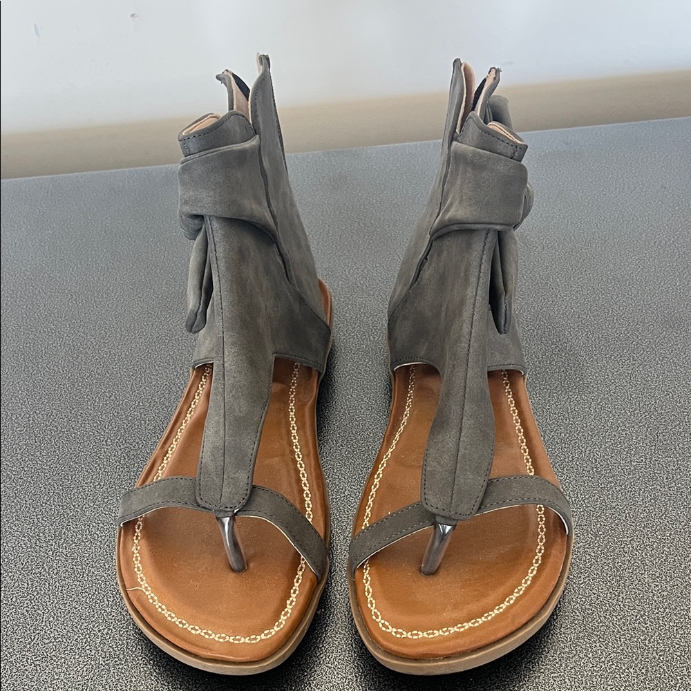 Gray Leather Women's Sandals - Picture 3 of 3